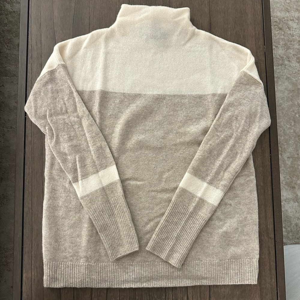 Tahari small 100% cashmere sweater